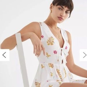 NWOT Urban Outfitters WHITE FLORAL Womens Mariette Romper Double Tie Front